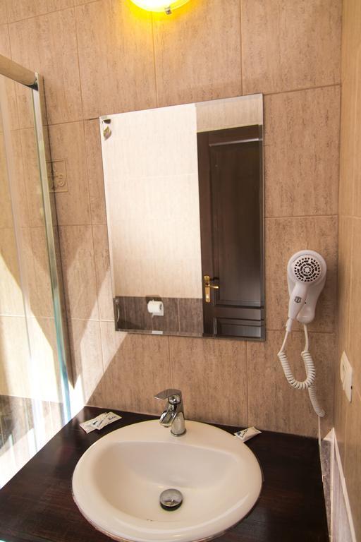 Pensiunea Roua Muntilor Simbata de Sus Ngoại thất bức ảnh