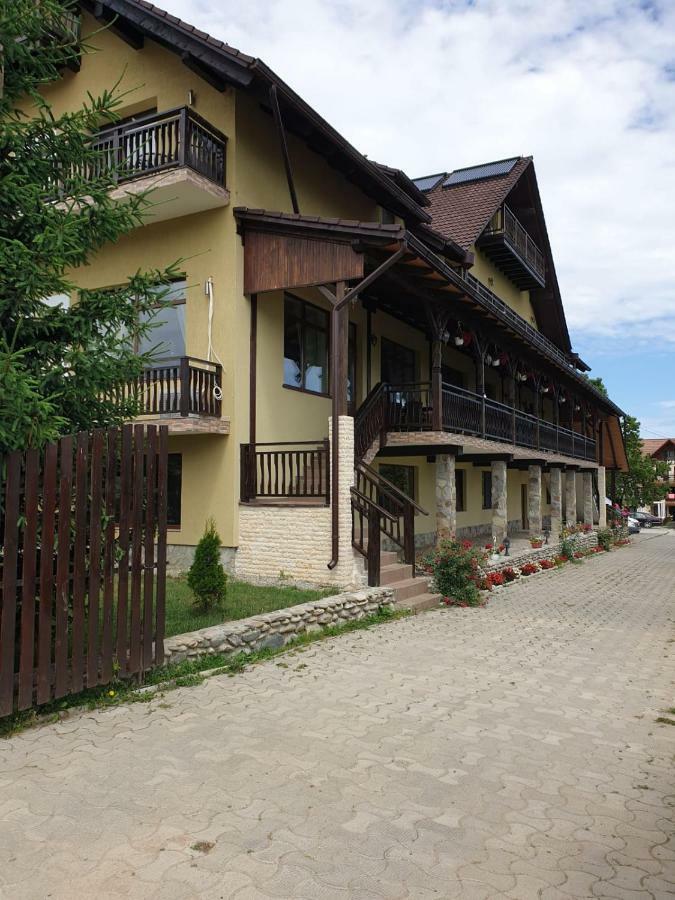 Pensiunea Roua Muntilor Simbata de Sus Ngoại thất bức ảnh